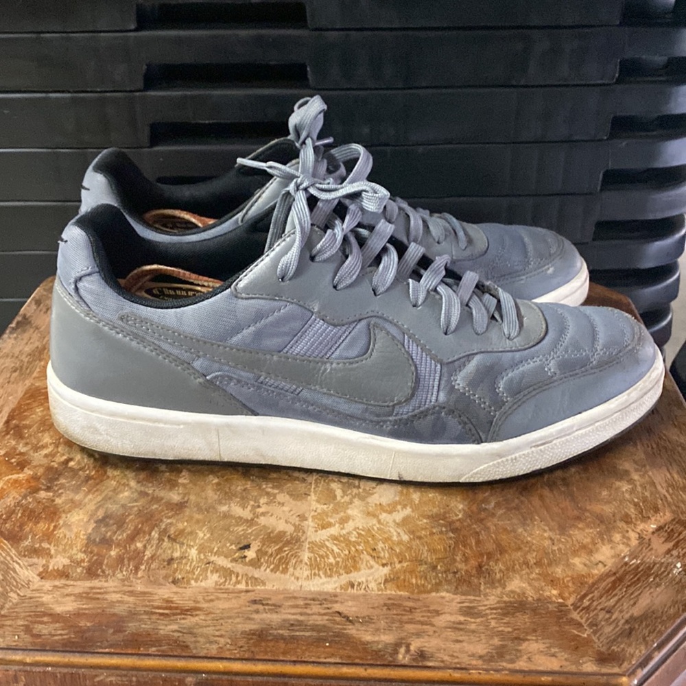 Nike - Picture 4 of 6